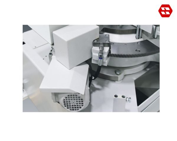 Automatic mitre angle adjustment 1