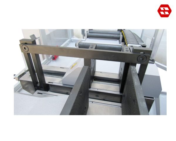 Material feeding gripper